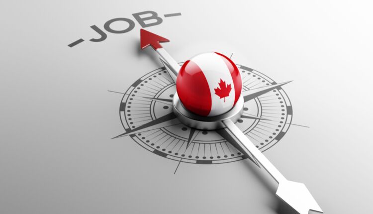 بوليصة مع علم كندا - مواقع وشركات التوظيف في كندا
