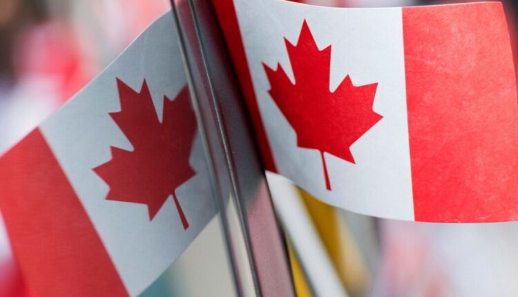 علم كندا - الهجرة العائلية إلى كندا