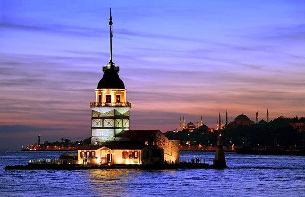 برج العذراء أحد أقدم الأبراج التاريخية في اسطنبول