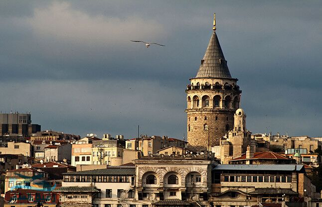 من ضمن الأبراج التاريخية في اسطنبول برج غالاتا