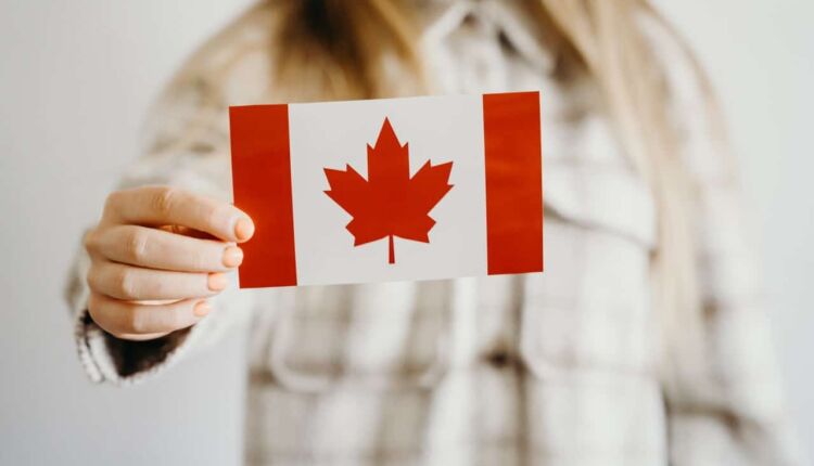 الهجرة إلى كندا بدون عقد عمل