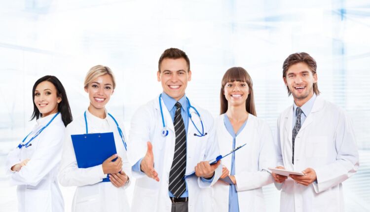 الهجرة إلى كندا للأطباء