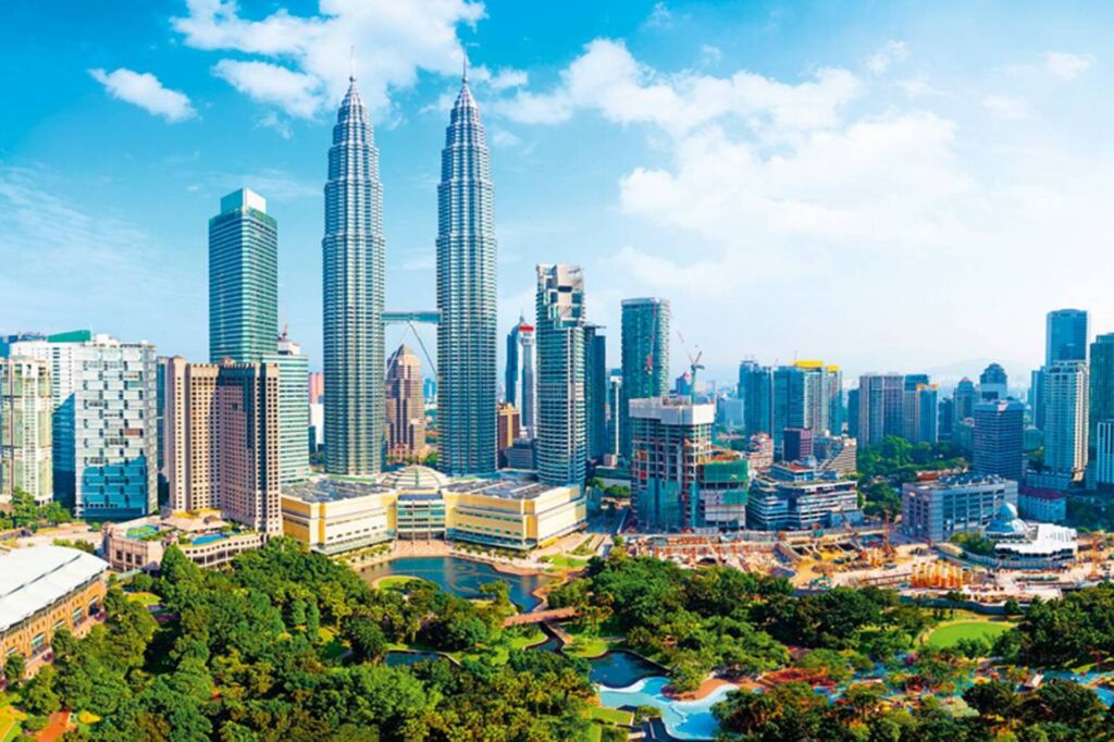 إحدى المدن في ماليزيا - عيوب ومميزات العيش في ماليزيا