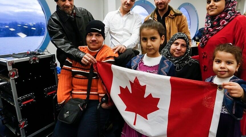 صورة إحدى طالبين اللجوء في كندا - ماذا تقدم كندا للمهاجرين واللاجئين