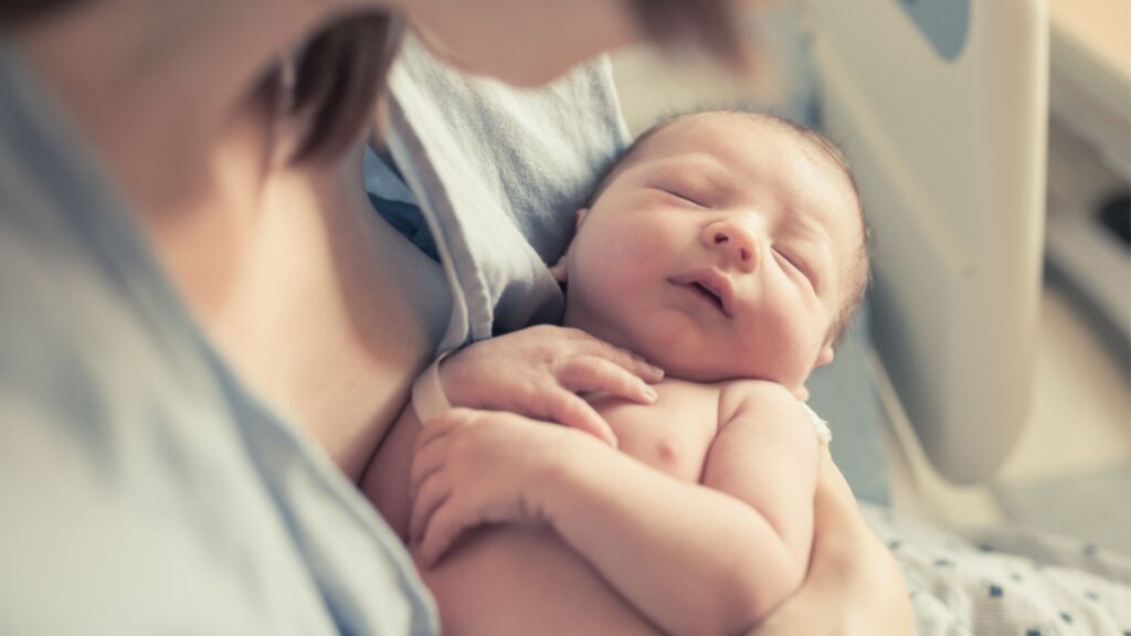 طفل حديث الولادة - الولادة في كندا 