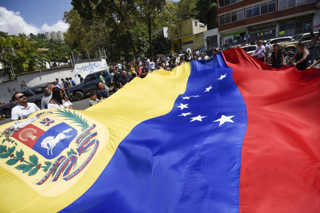 علم فنزويلا - الحصول على الجنسية الفنزويلية 