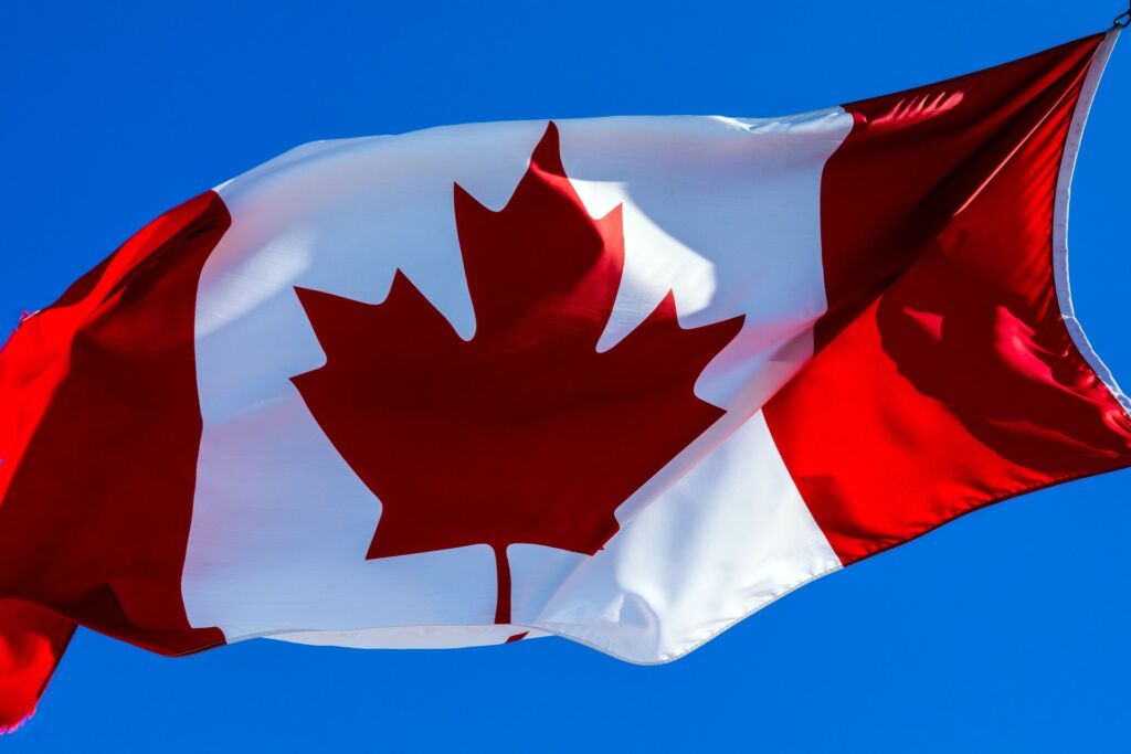 علم كندا - أفضل المدن للعمل في كندا 