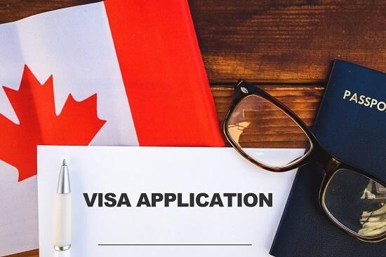 علم وجواز سفر كندي - اسباب رفض فيزا الدراسة في كندا